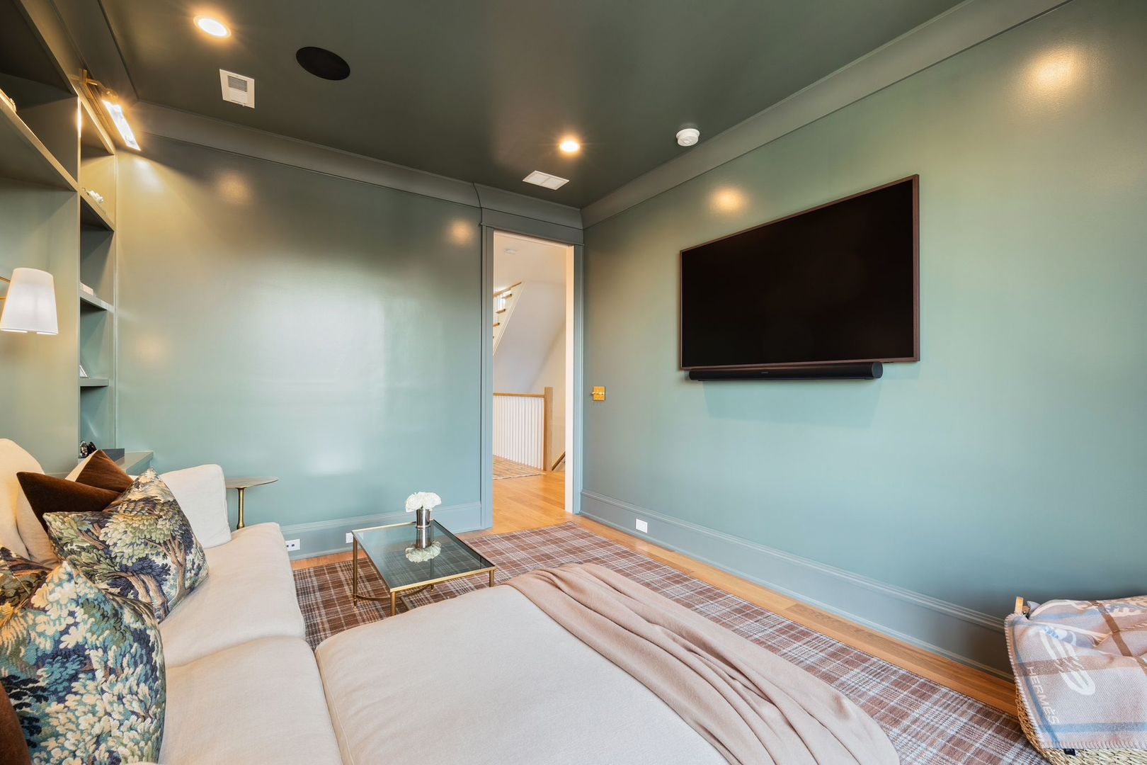 2034 N Mohawk Street Unit: 3