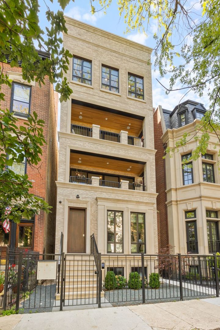 2034 N Mohawk Street Unit: 3