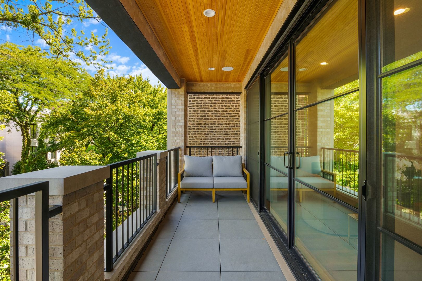 2034 N Mohawk Street Unit: 3