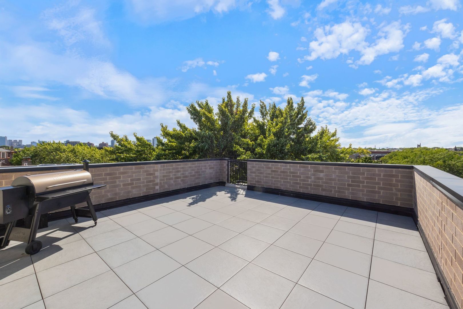 2034 N Mohawk Street Unit: 3