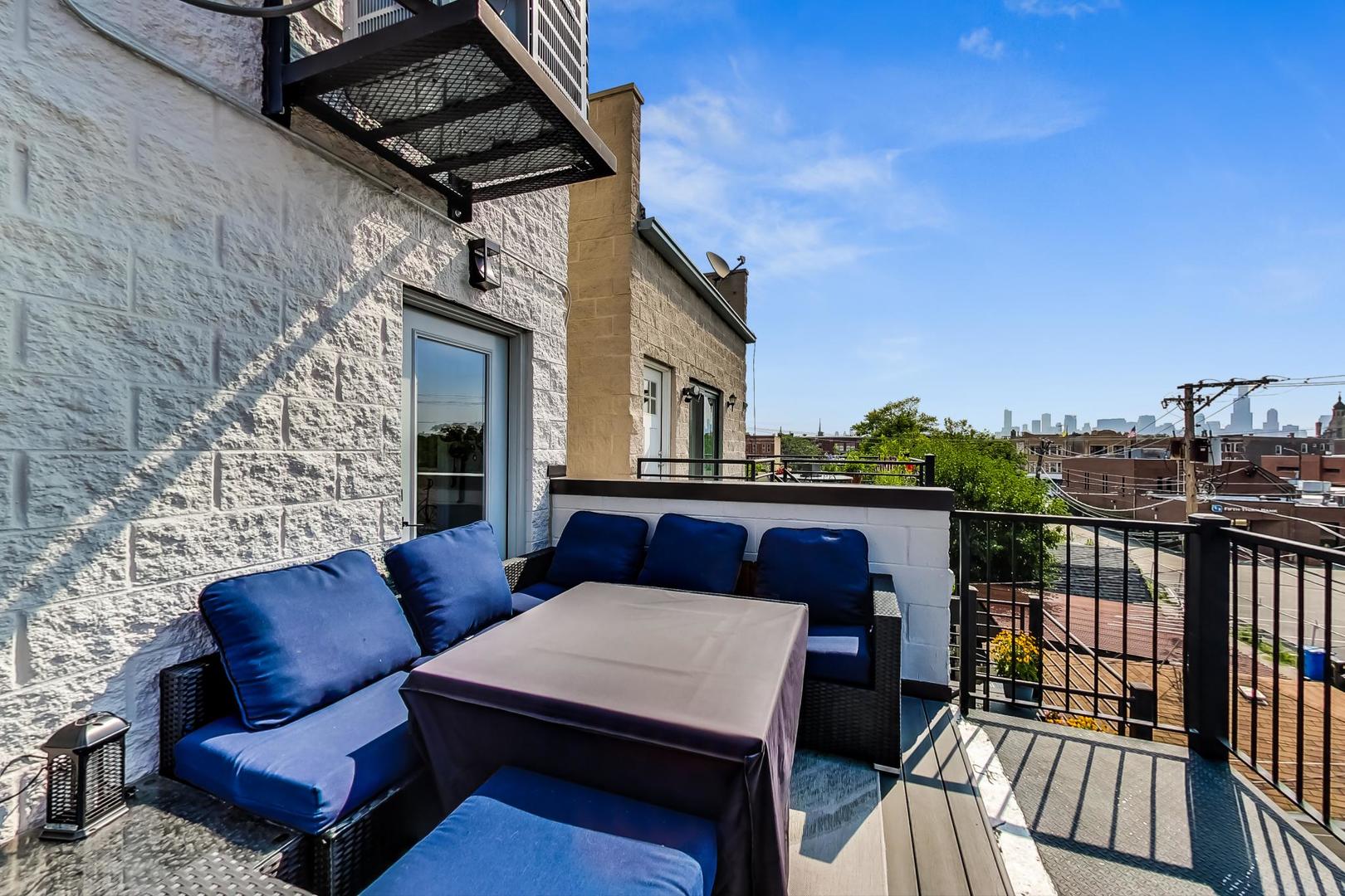 2429 W Augusta Boulevard Unit: 3