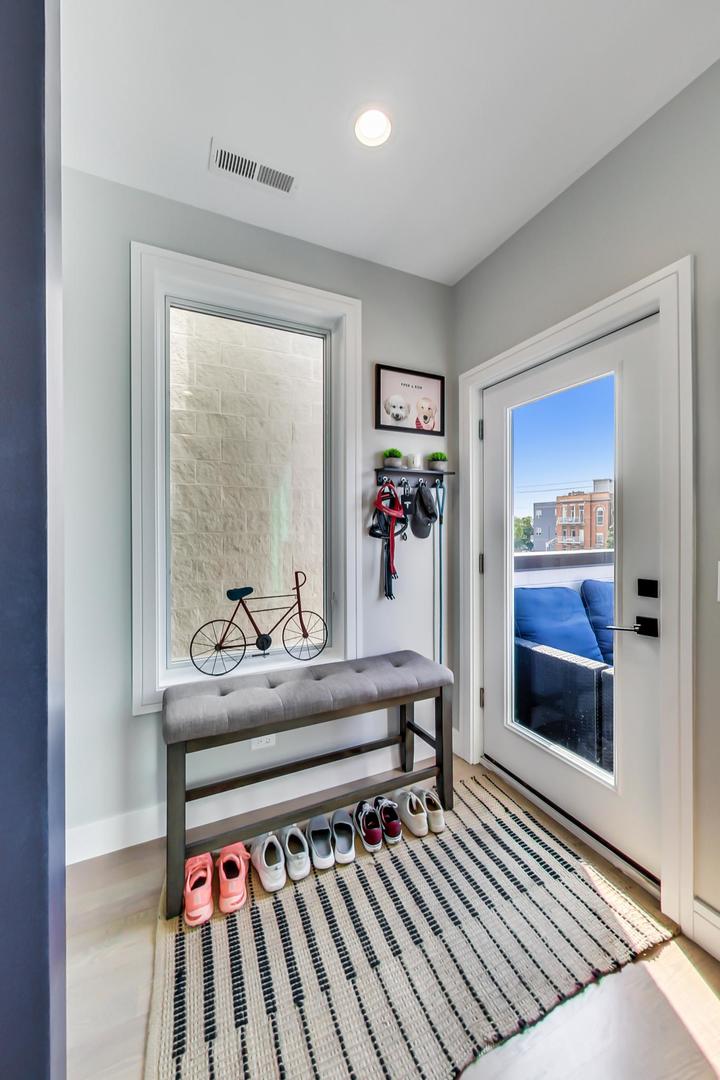 2429 W Augusta Boulevard Unit: 3