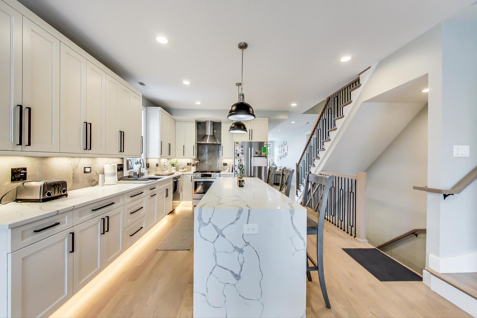 2429 W Augusta Boulevard Unit: 3