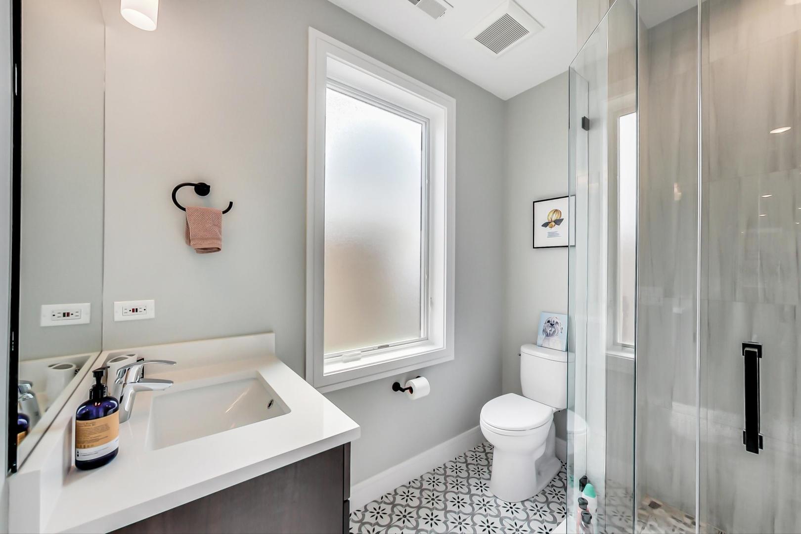 2429 W Augusta Boulevard Unit: 3
