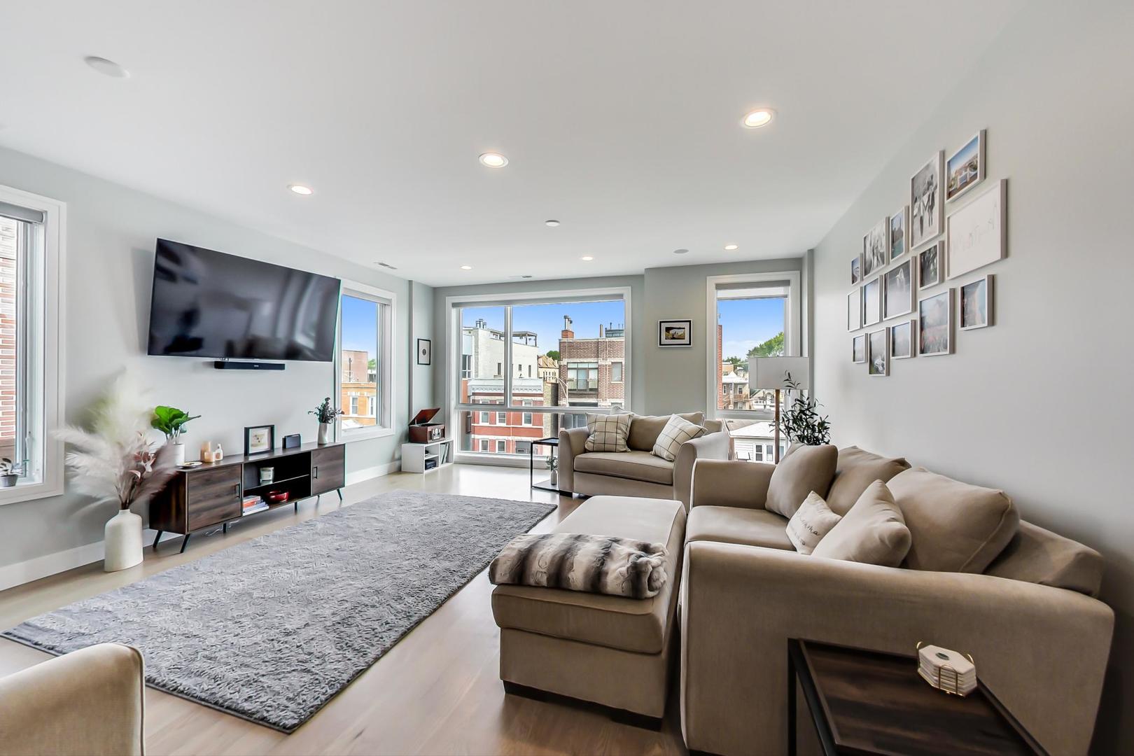 2429 W Augusta Boulevard Unit: 3
