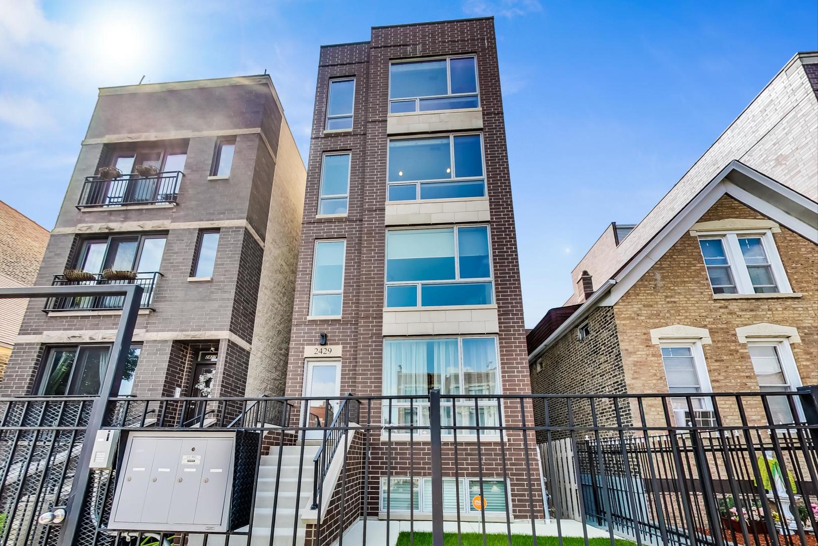 2429 W Augusta Boulevard Unit: 3