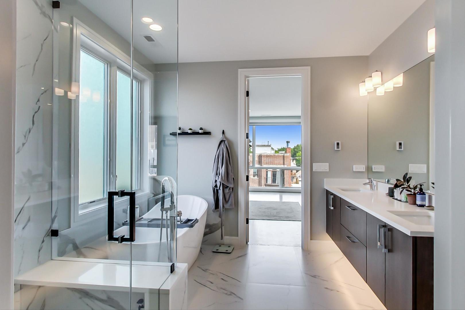 2429 W Augusta Boulevard Unit: 3