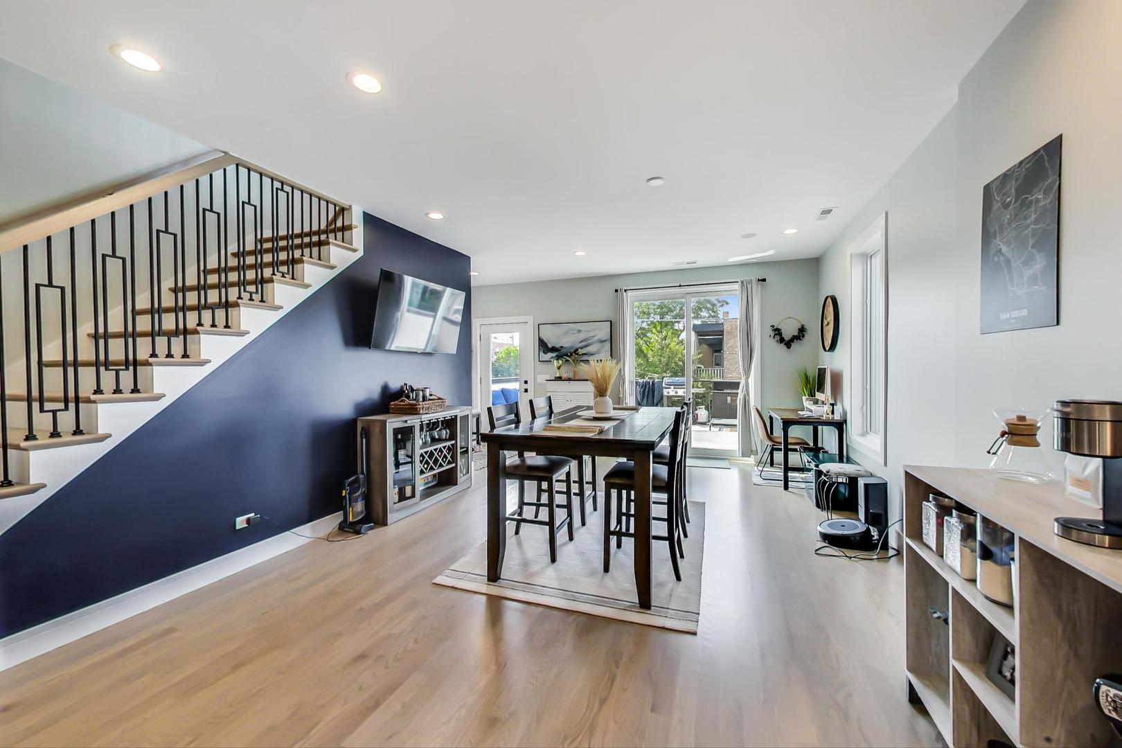2429 W Augusta Boulevard Unit: 3