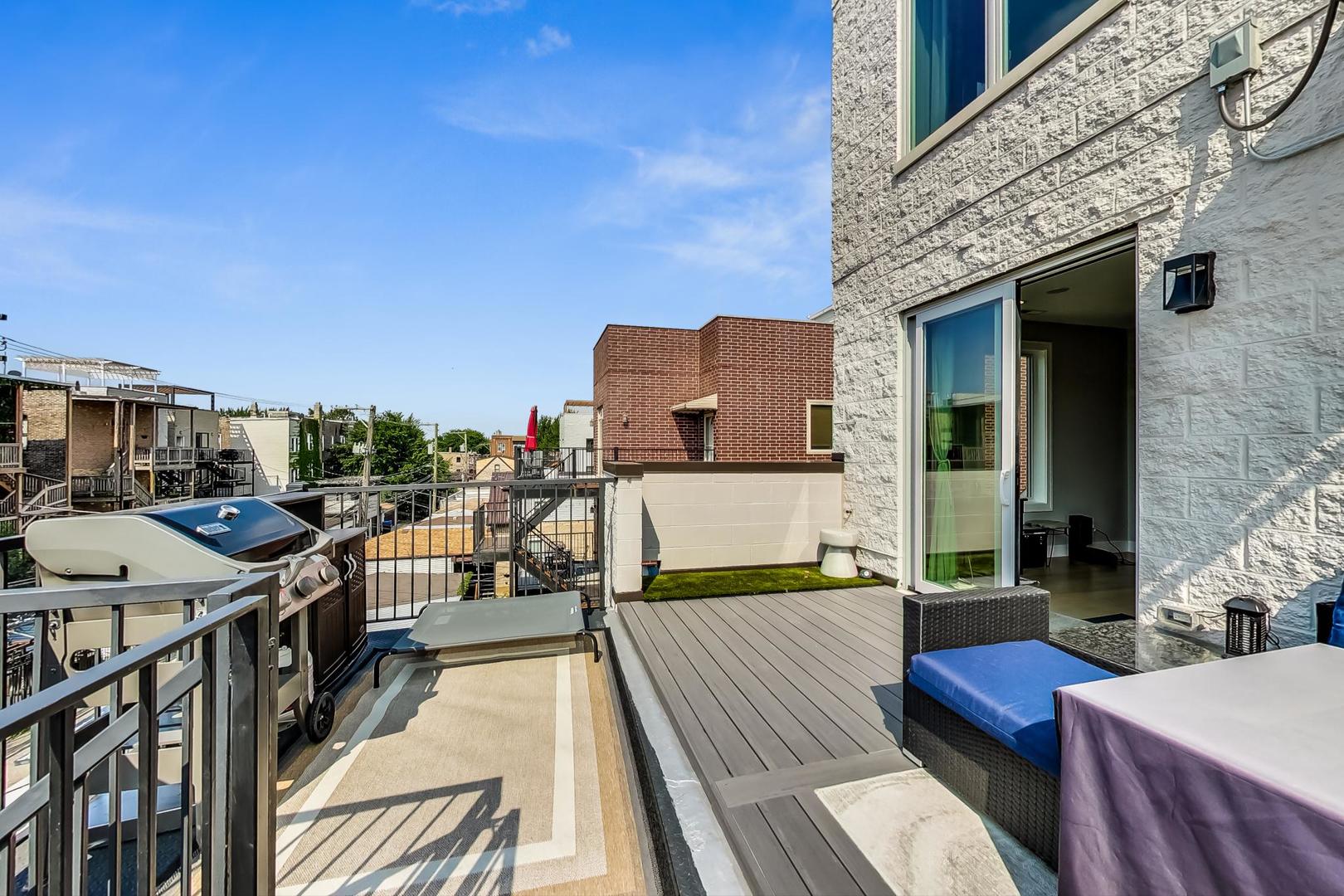 2429 W Augusta Boulevard Unit: 3