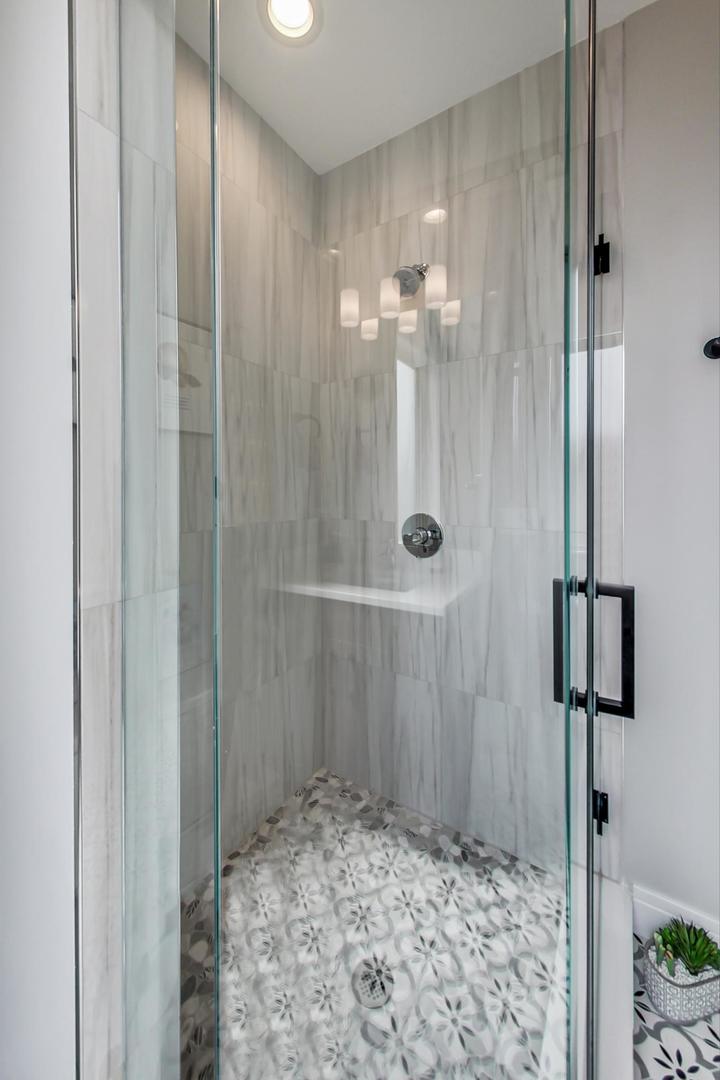2429 W Augusta Boulevard Unit: 3