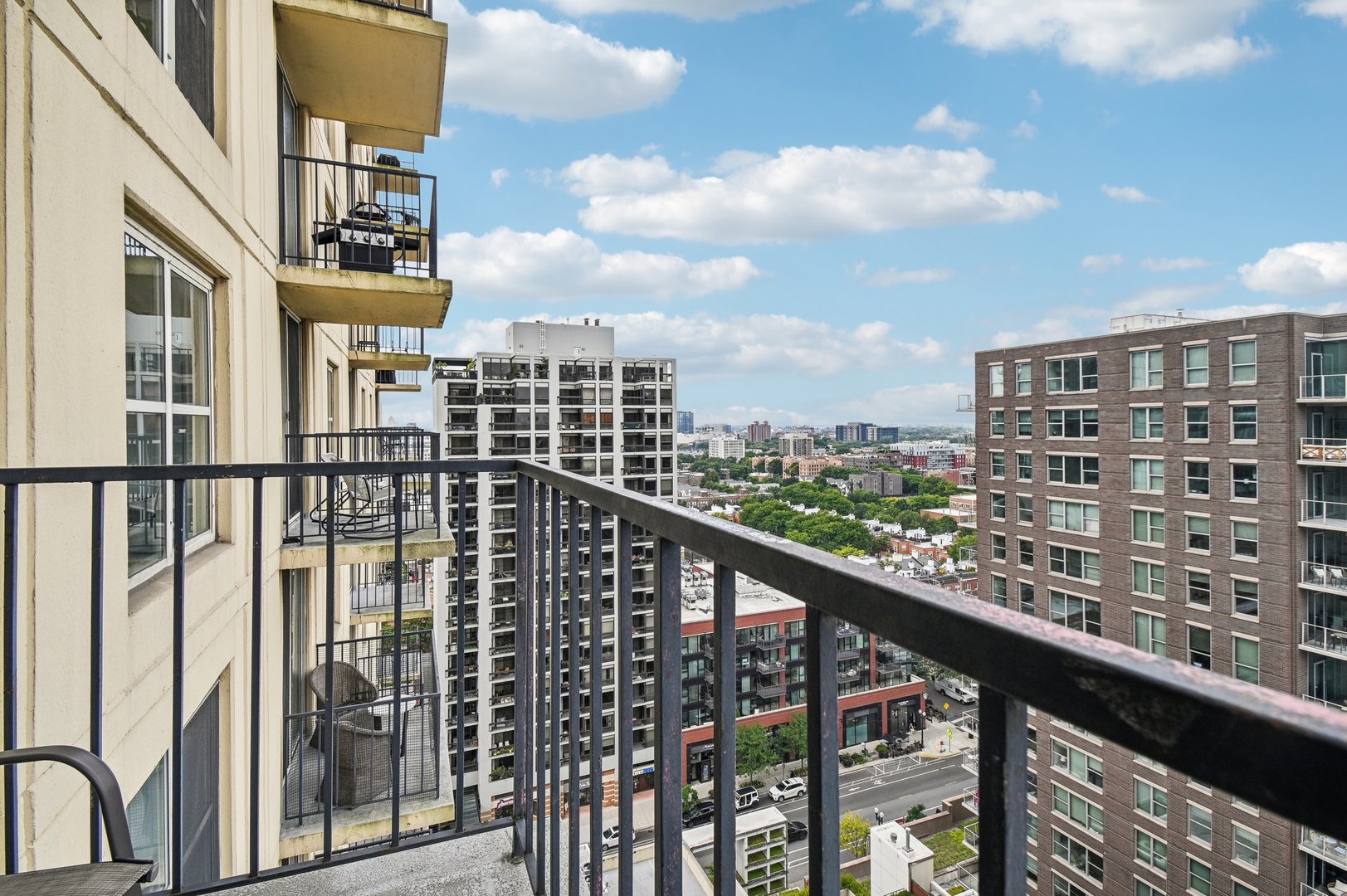 1212 N LaSalle Street Unit: 1704
