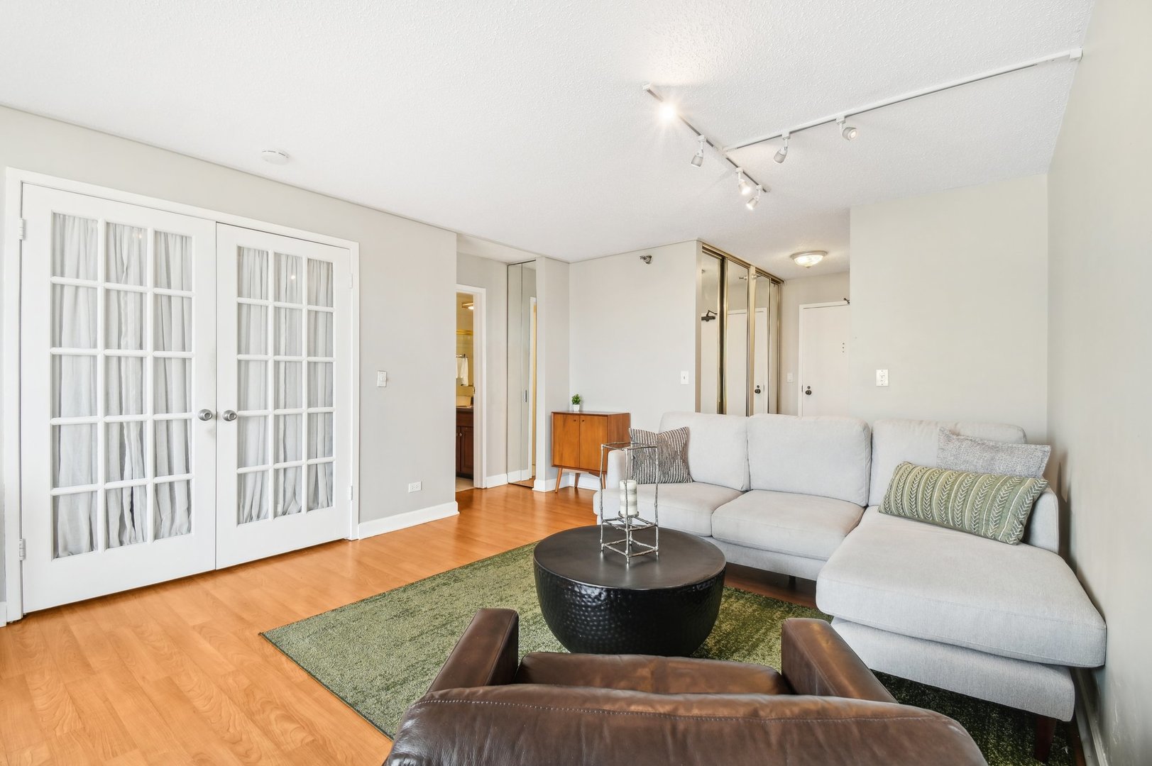 1212 N LaSalle Street Unit: 1704