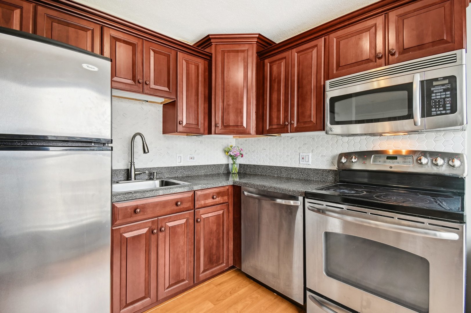 1212 N LaSalle Street Unit: 1704