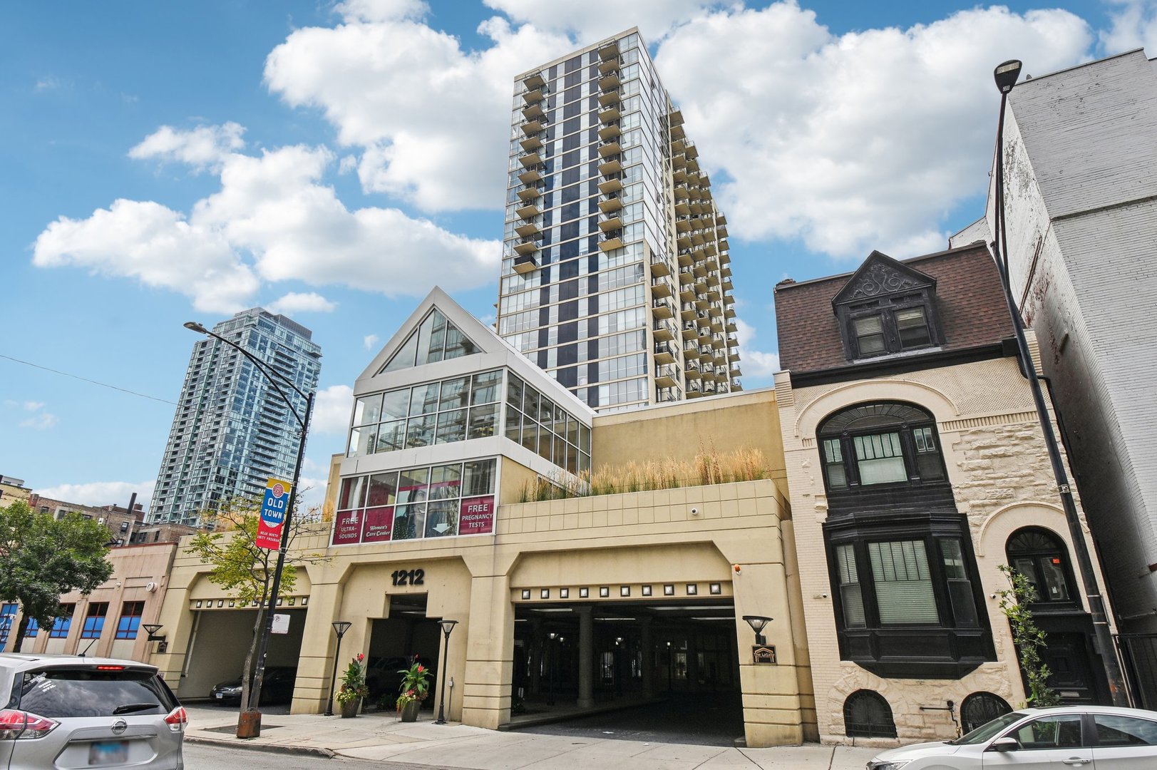 1212 N LaSalle Street Unit: 1704