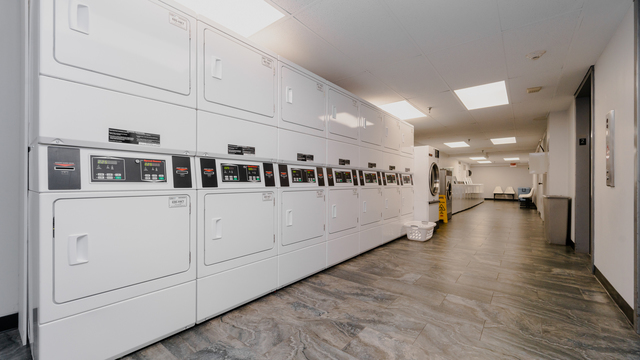 1212 N LaSalle Street Unit: 1704