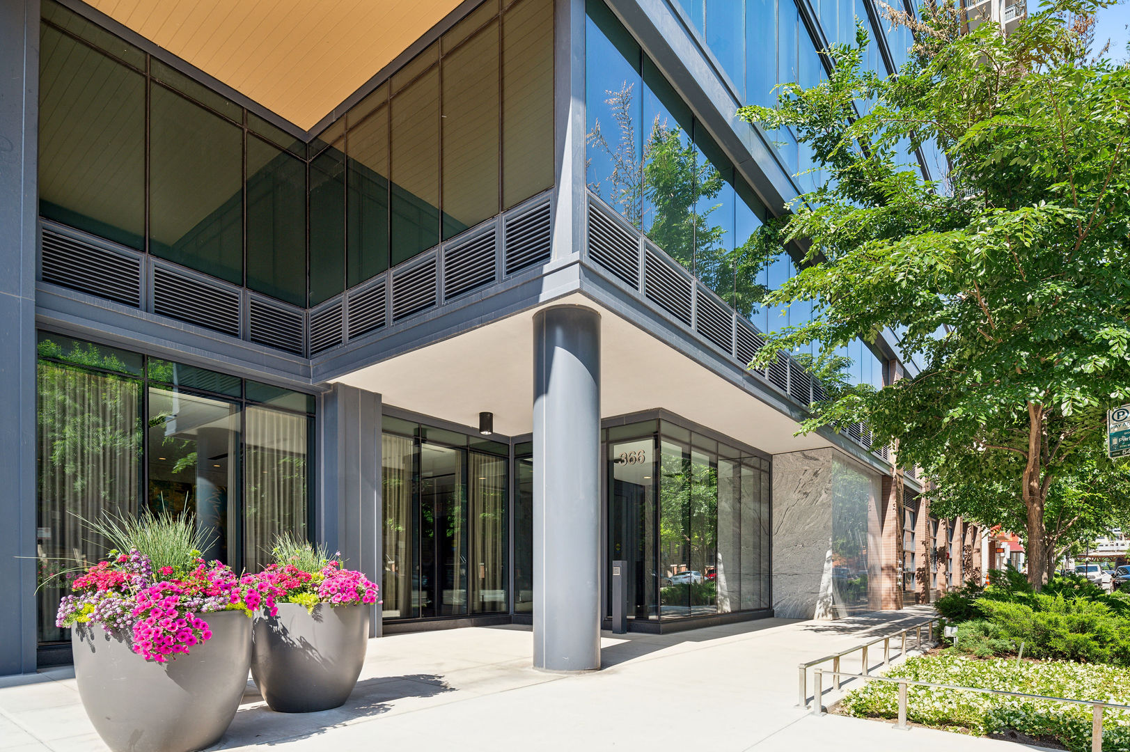 366 W Superior Street Unit: 401