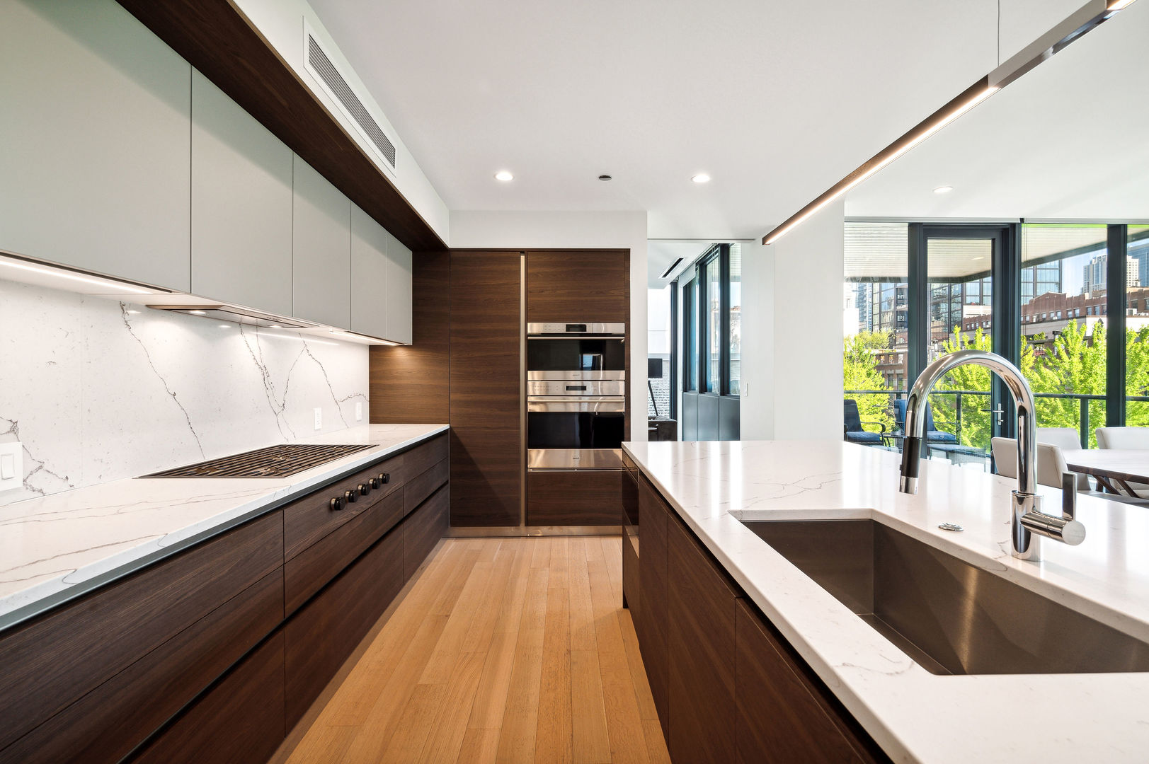 366 W Superior Street Unit: 401
