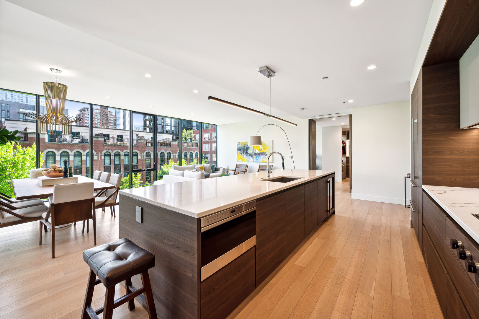 366 W Superior Street Unit: 401