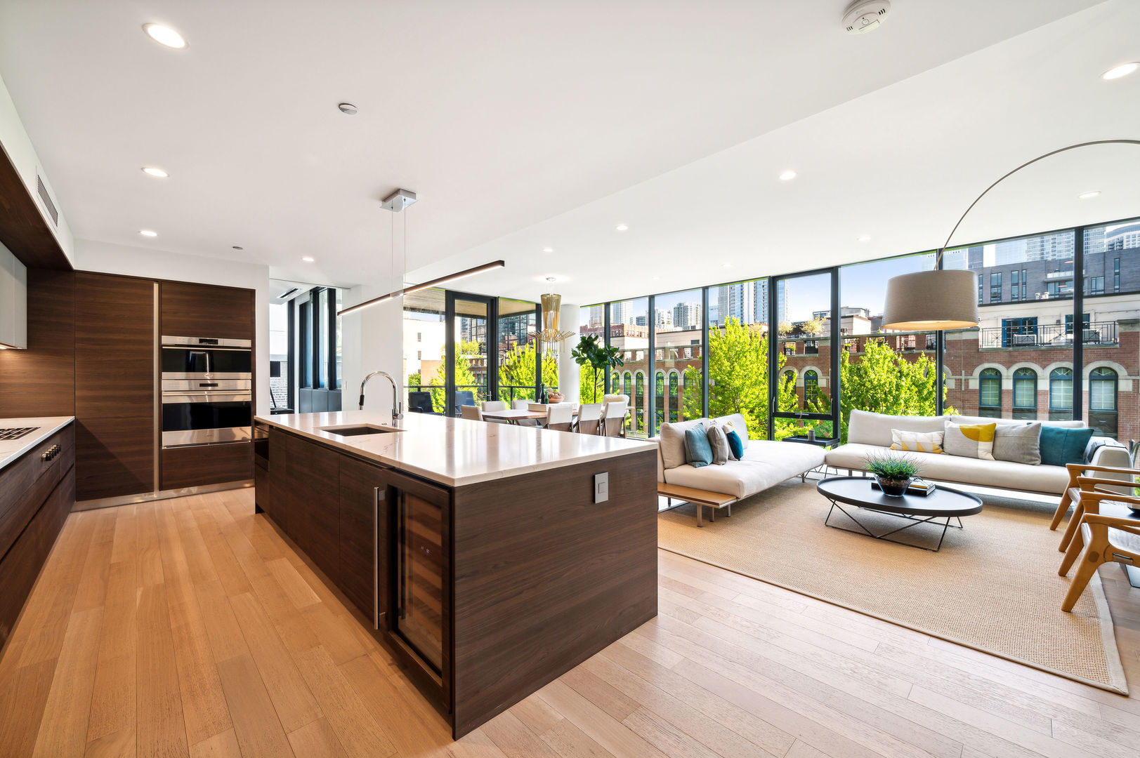 366 W Superior Street Unit: 401