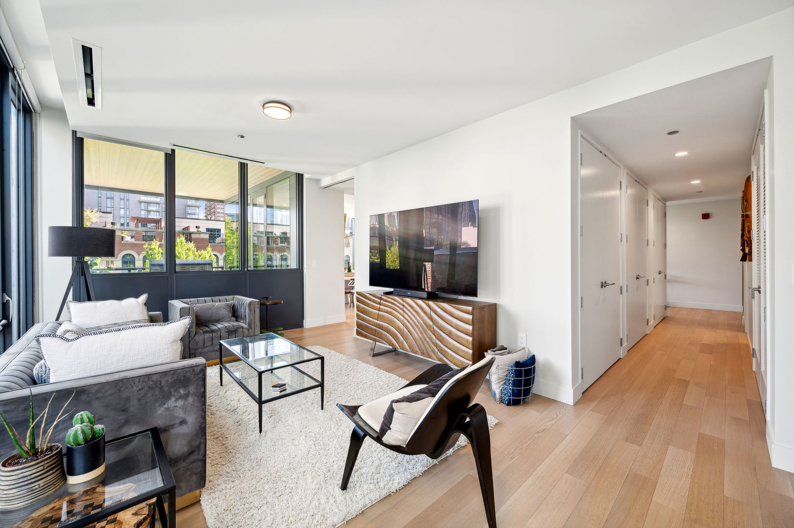 366 W Superior Street Unit: 401