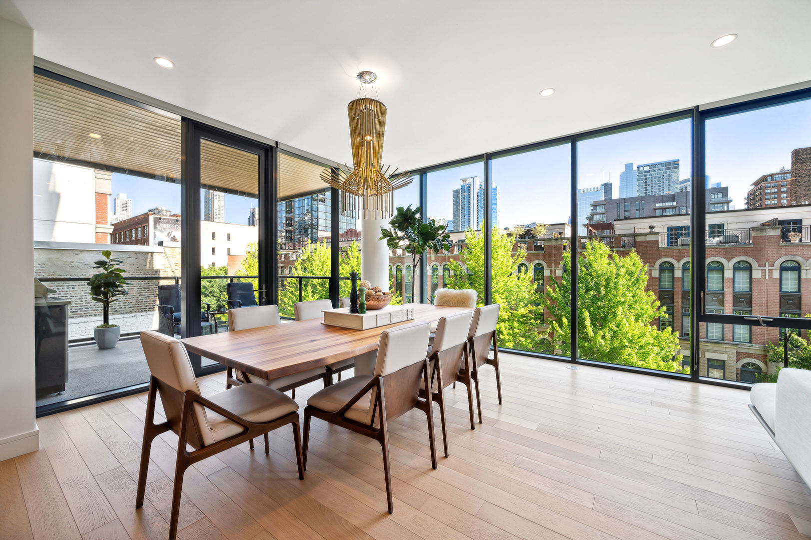 366 W Superior Street Unit: 401