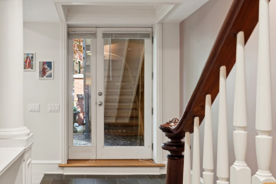 851 W Webster Avenue