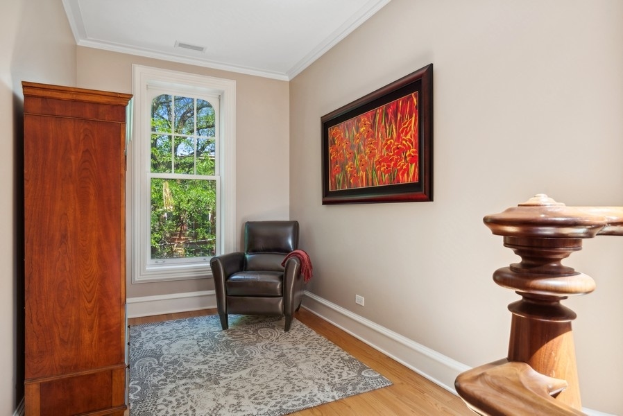 851 W Webster Avenue