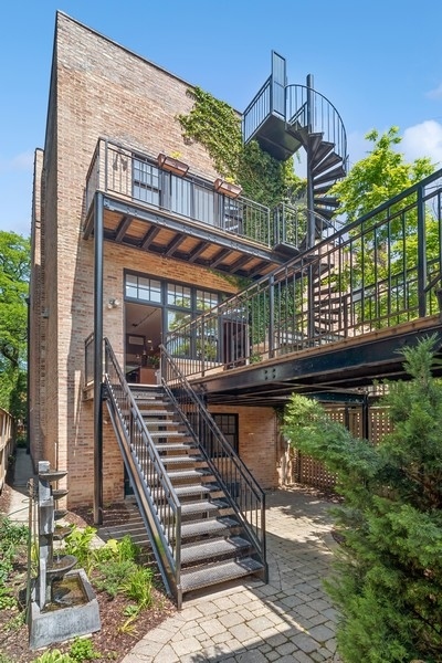 851 W Webster Avenue