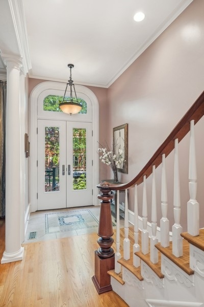 851 W Webster Avenue