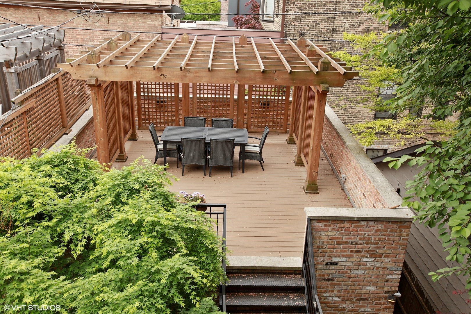 851 W Webster Avenue