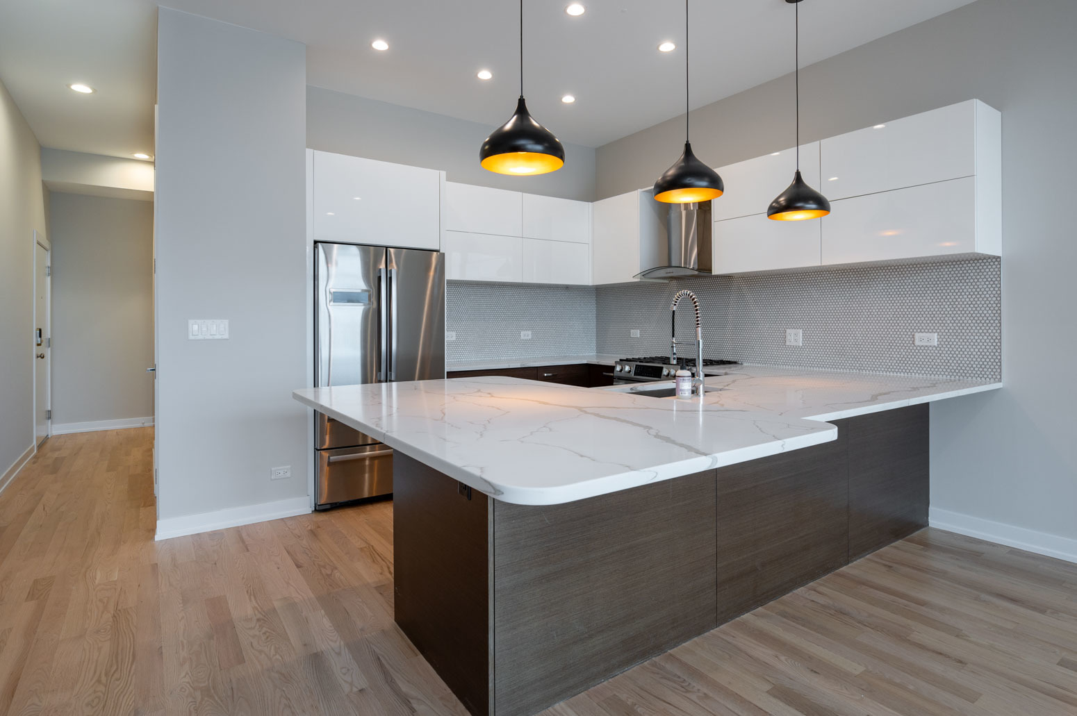 934 N California Avenue Unit: 4N