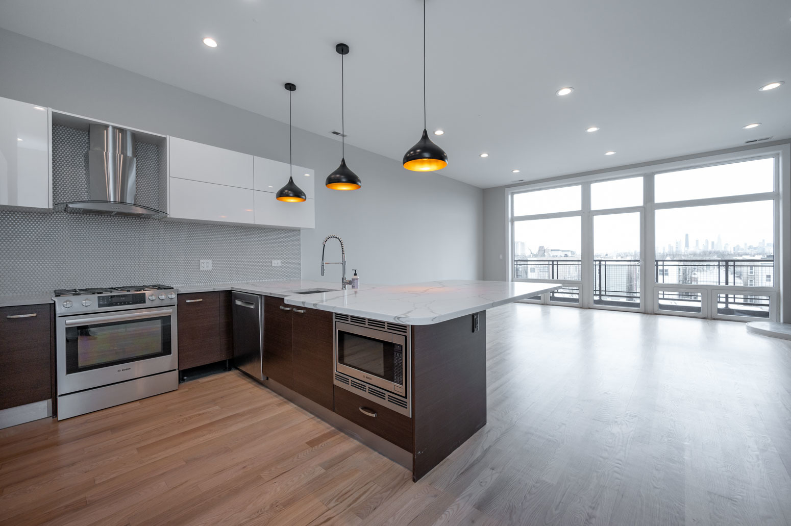 934 N California Avenue Unit: 4N