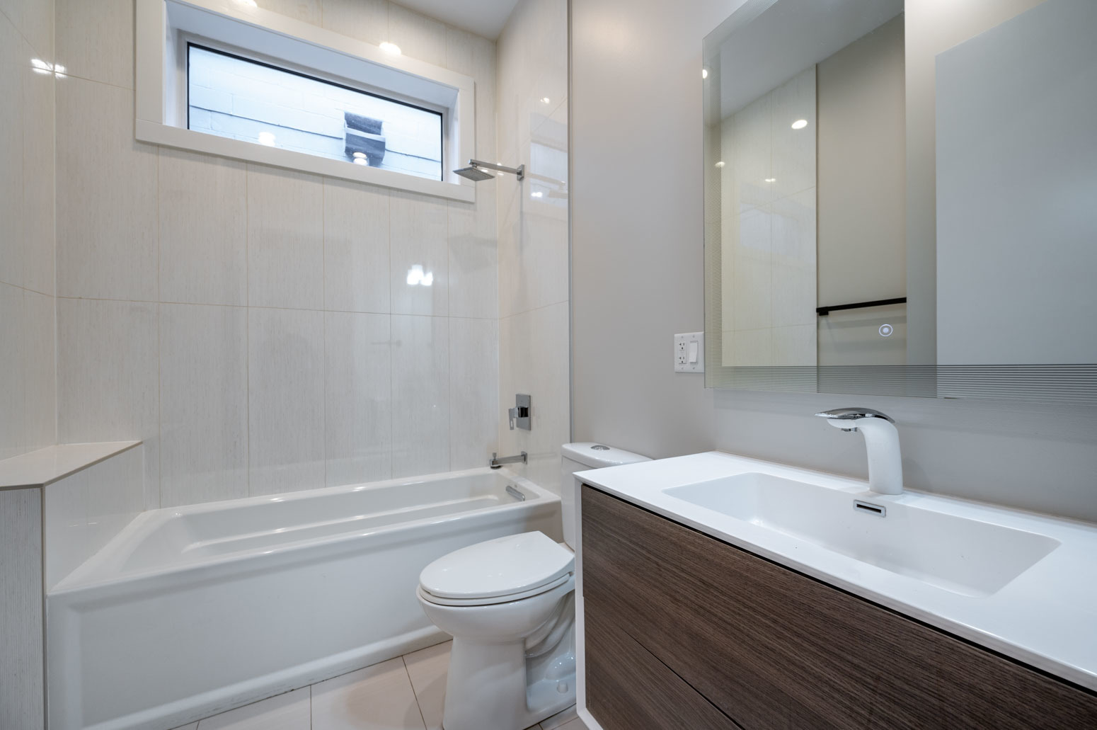 934 N California Avenue Unit: 4N