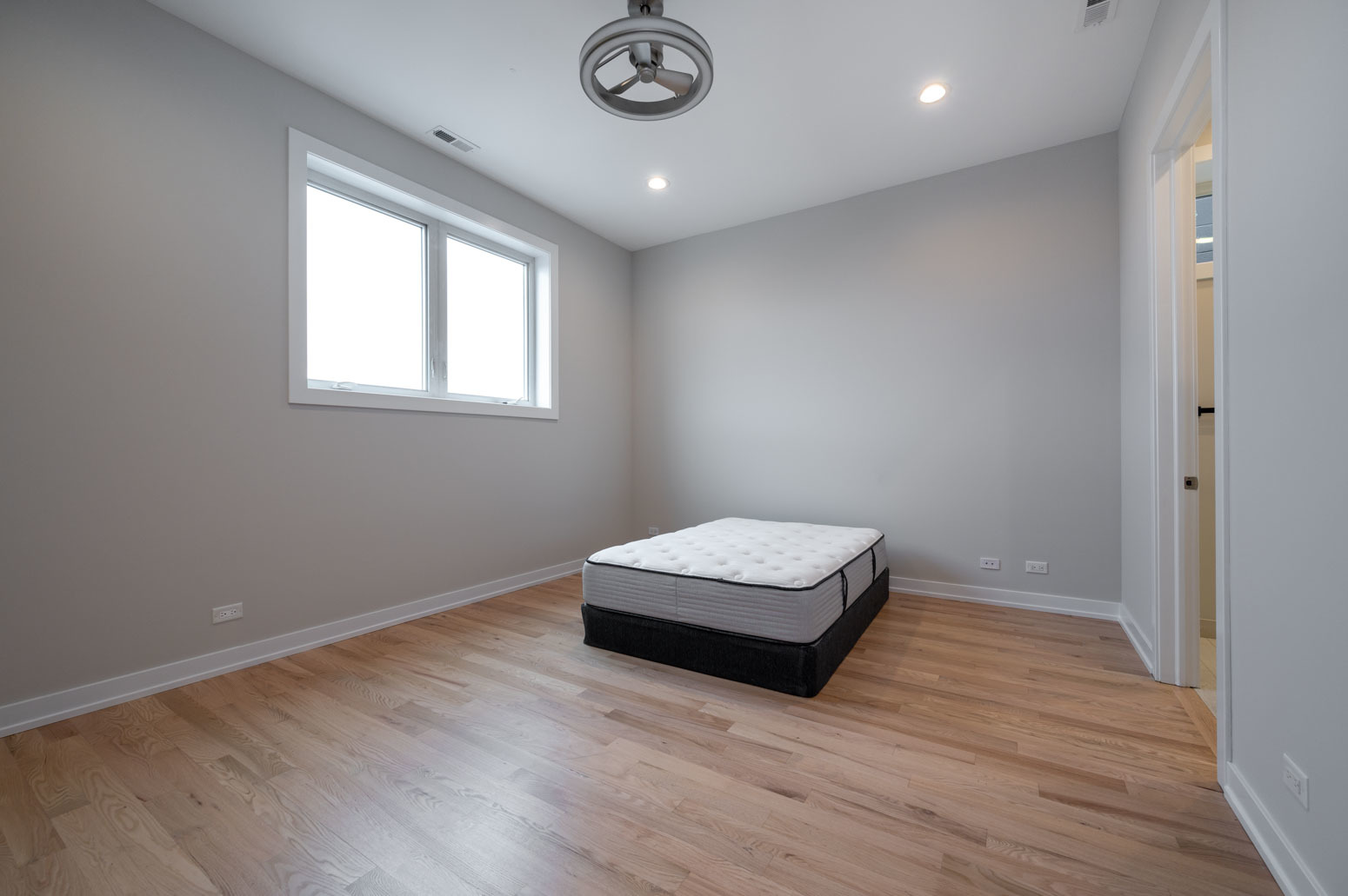 934 N California Avenue Unit: 4N