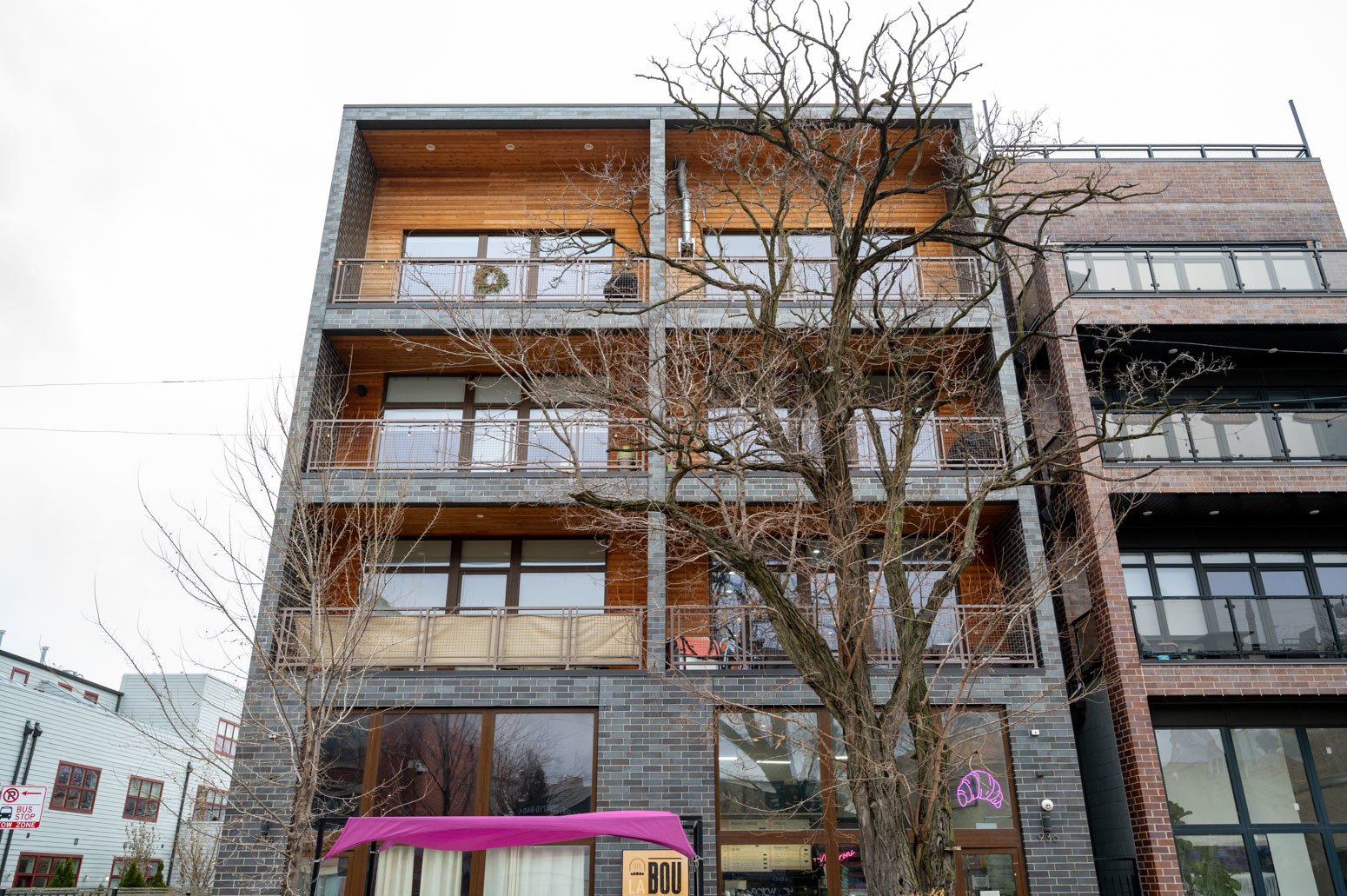 934 N California Avenue Unit: 4N