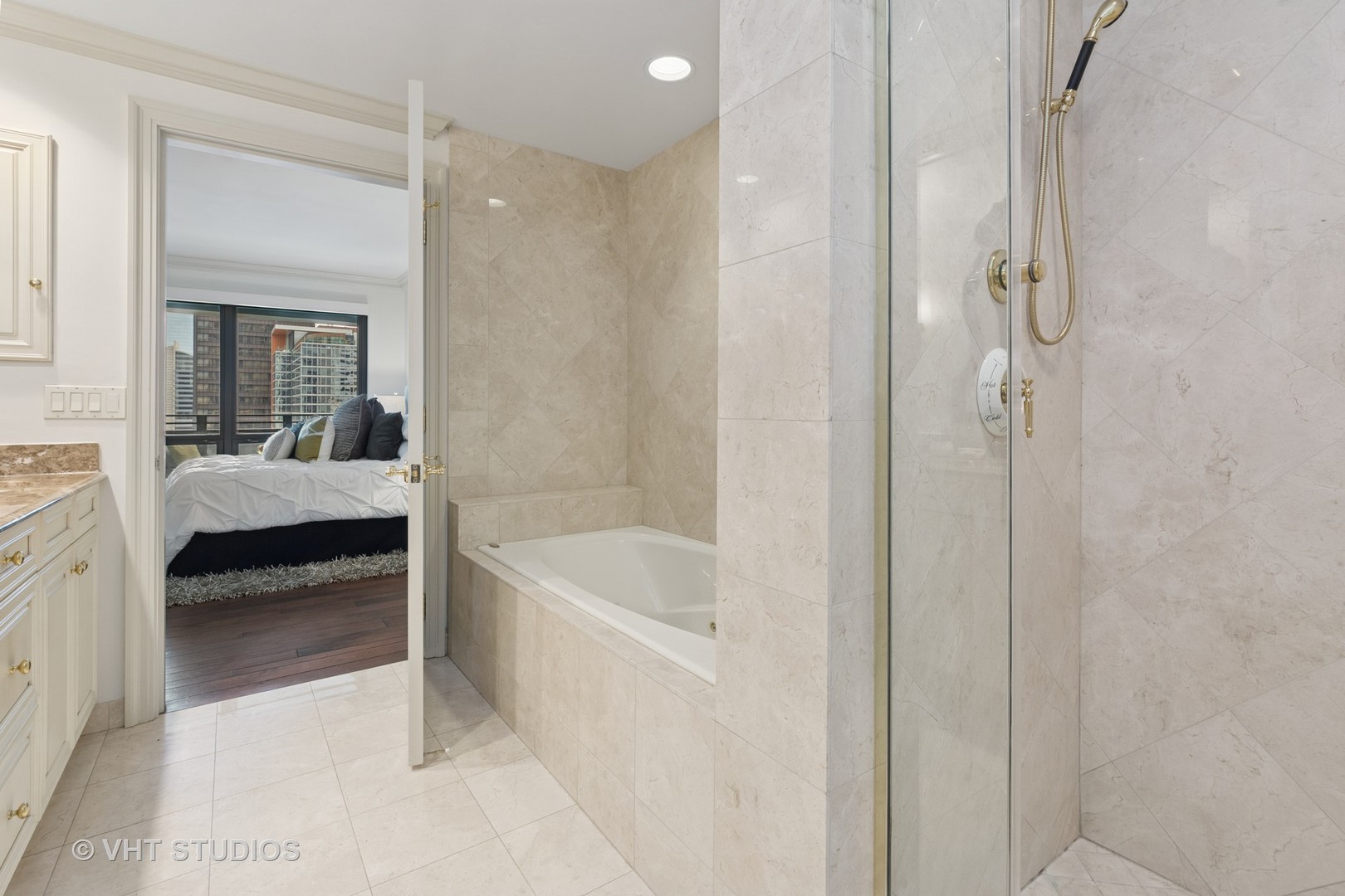 130 N Garland Court Unit: 3204