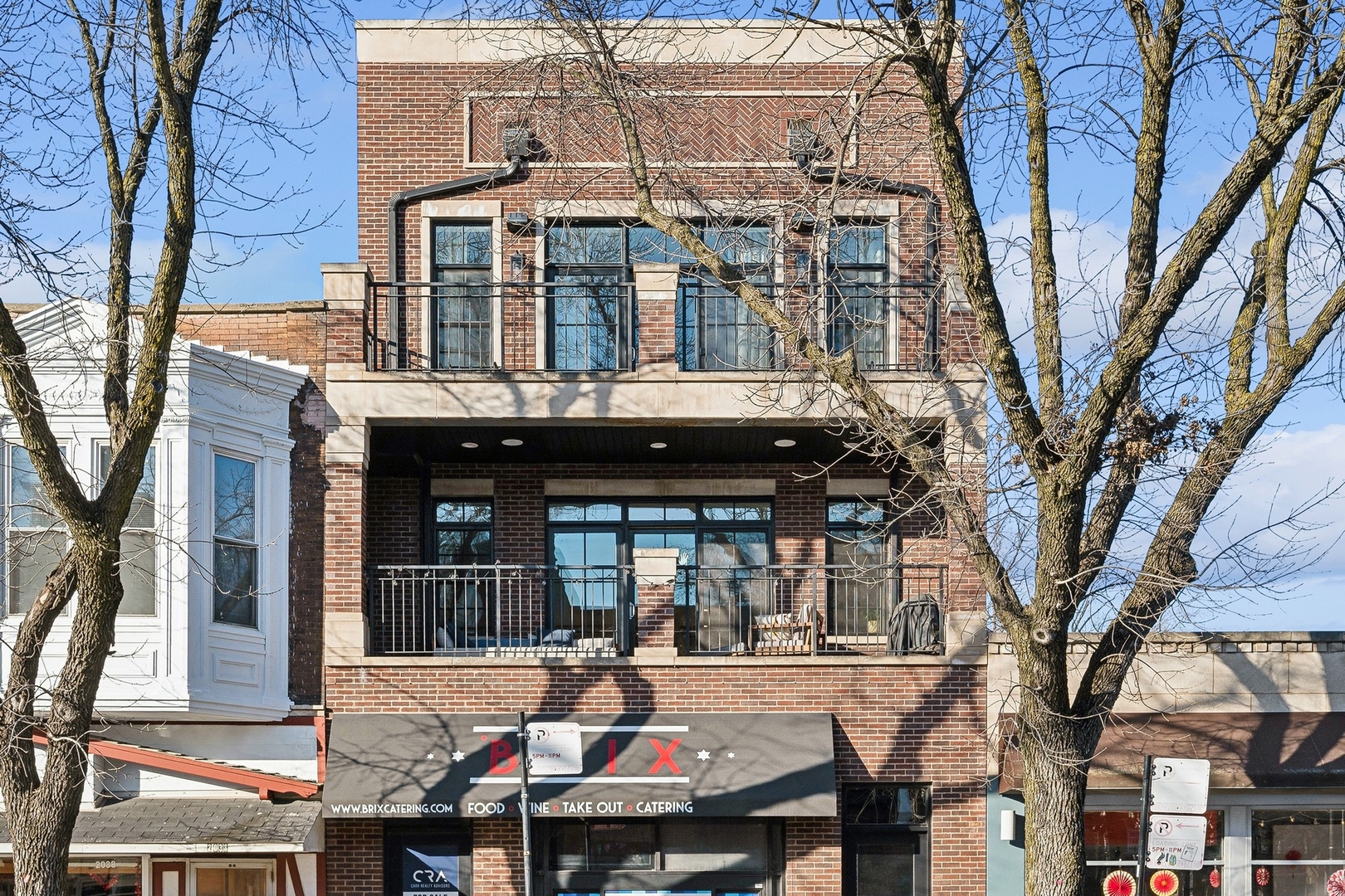 2036 W Roscoe Street Unit: 2