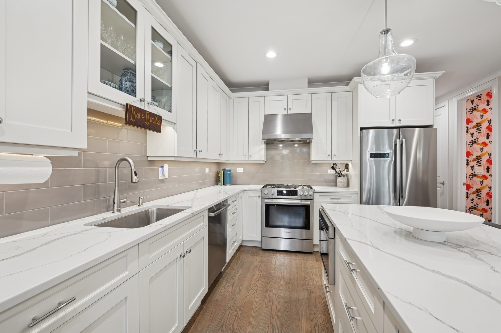 2036 W Roscoe Street Unit: 2