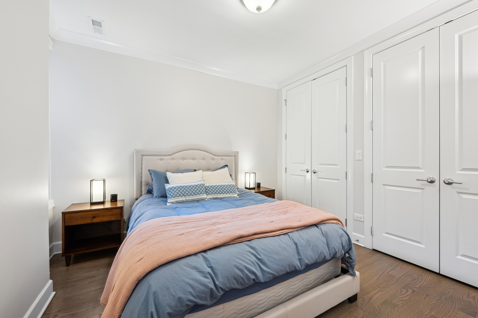 2036 W Roscoe Street Unit: 2