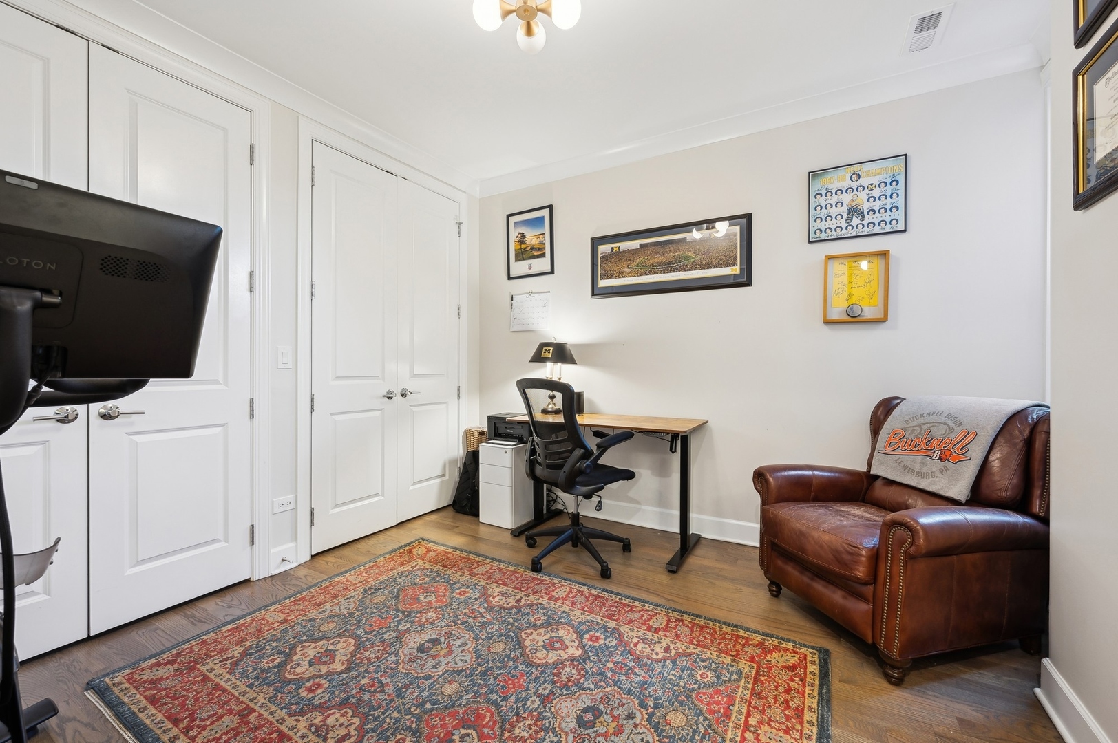 2036 W Roscoe Street Unit: 2