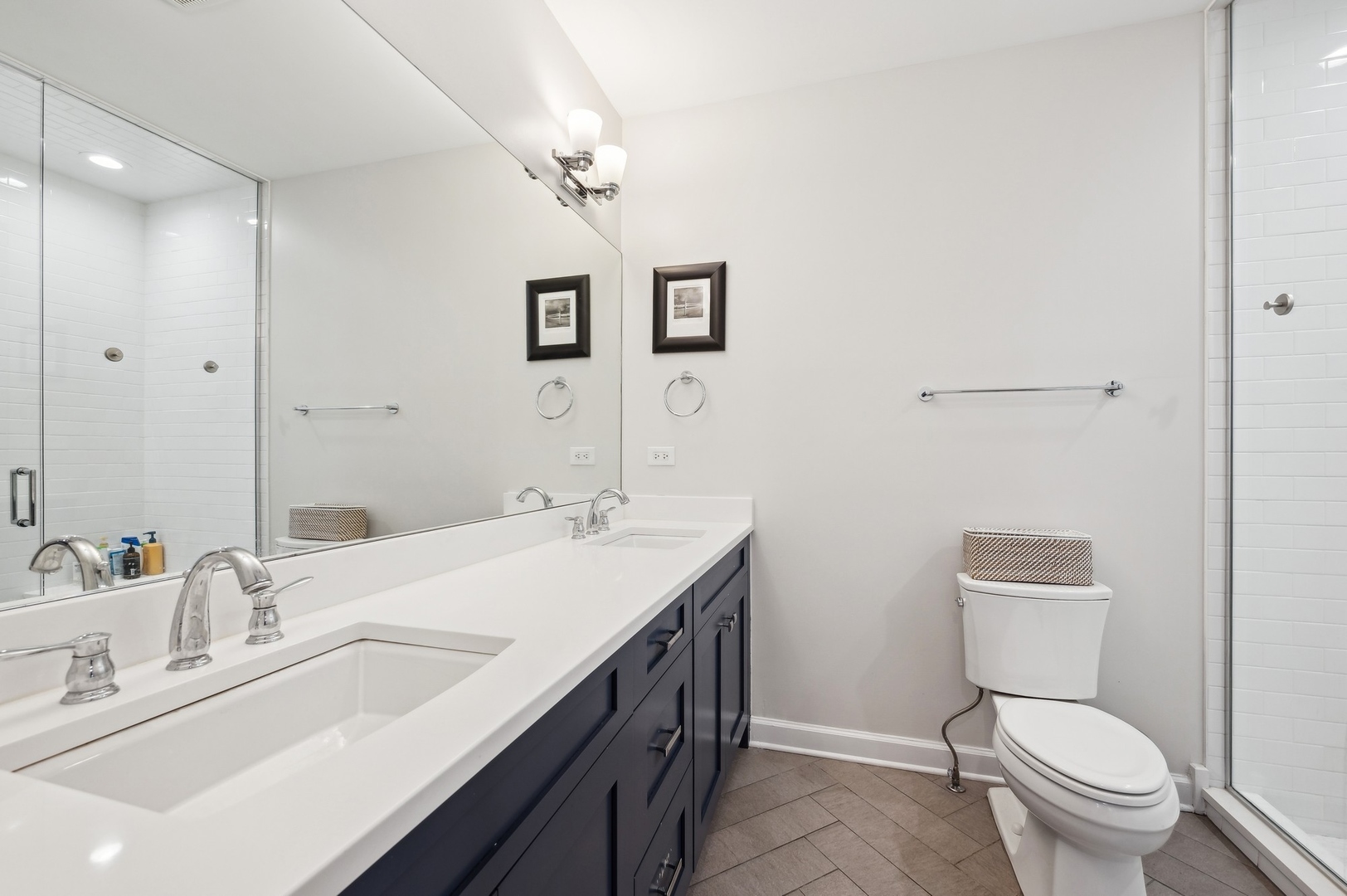 2036 W Roscoe Street Unit: 2