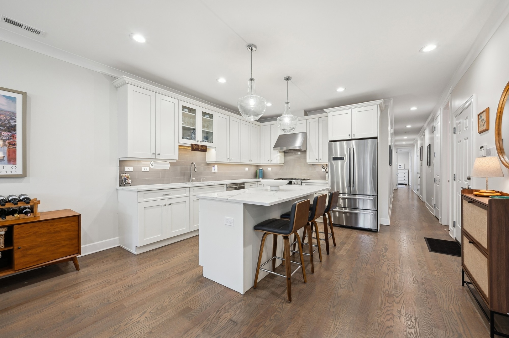 2036 W Roscoe Street Unit: 2