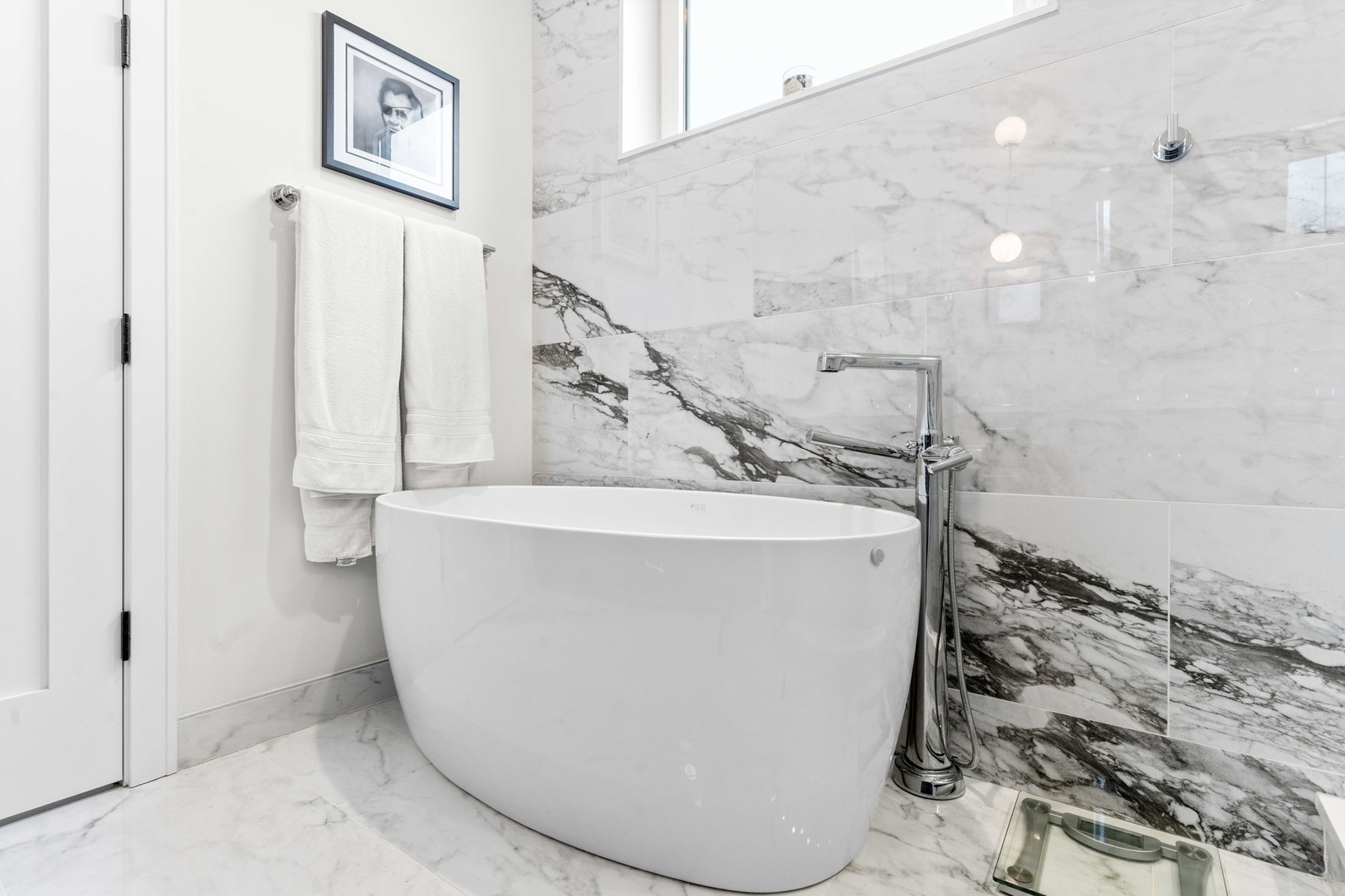 836 W Barry Avenue Unit: 3