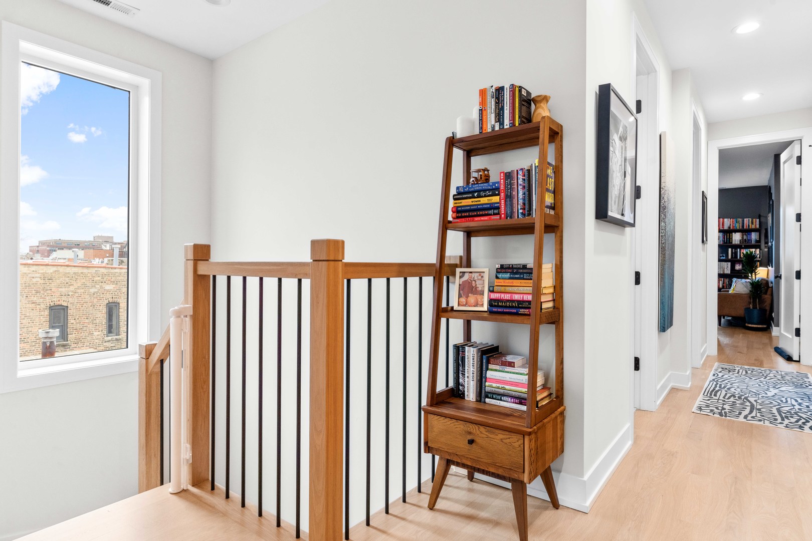 836 W Barry Avenue Unit: 3