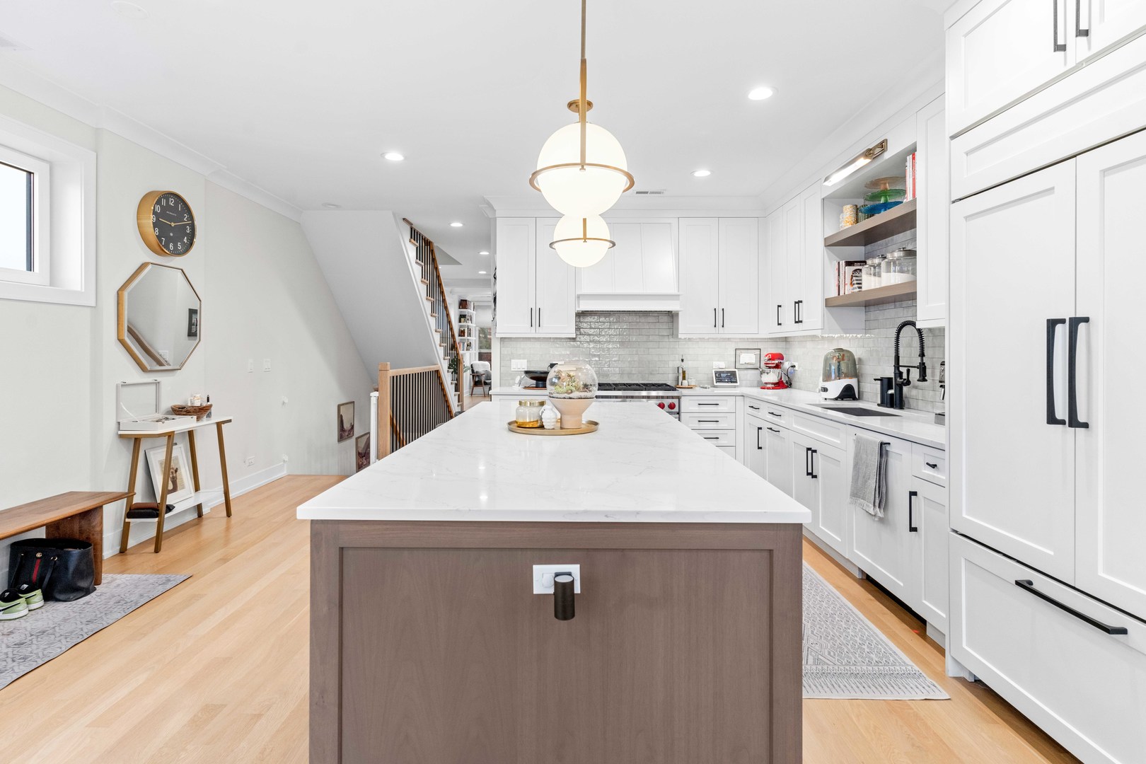 836 W Barry Avenue Unit: 3