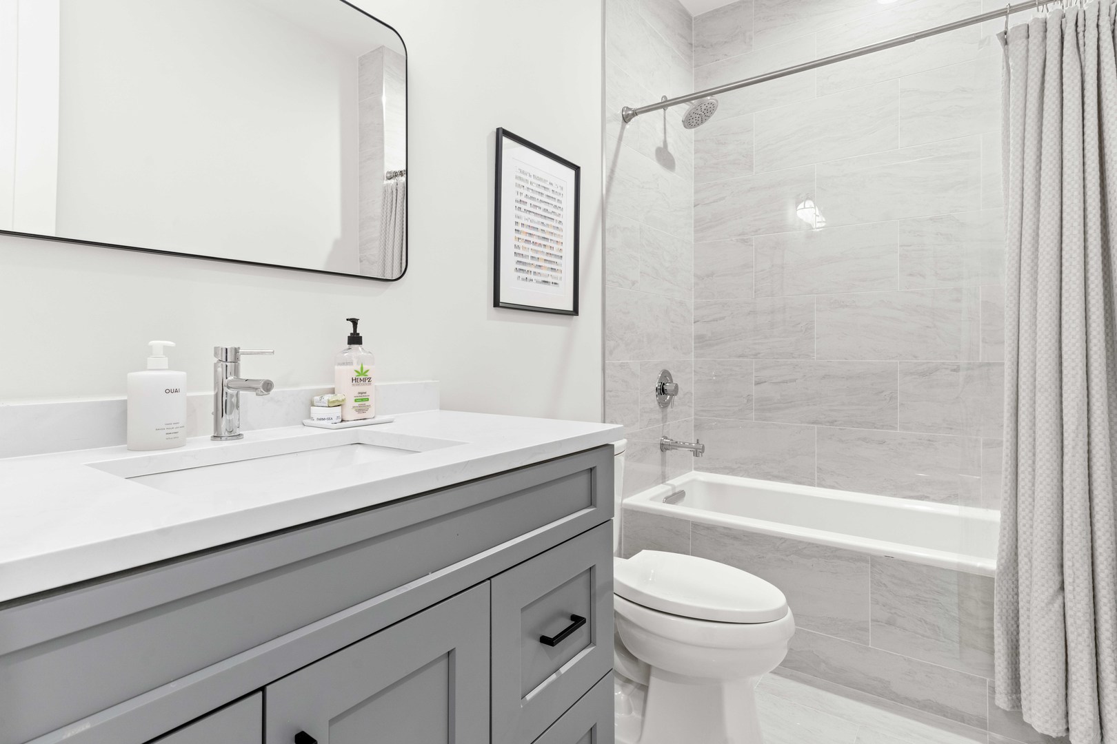 836 W Barry Avenue Unit: 3