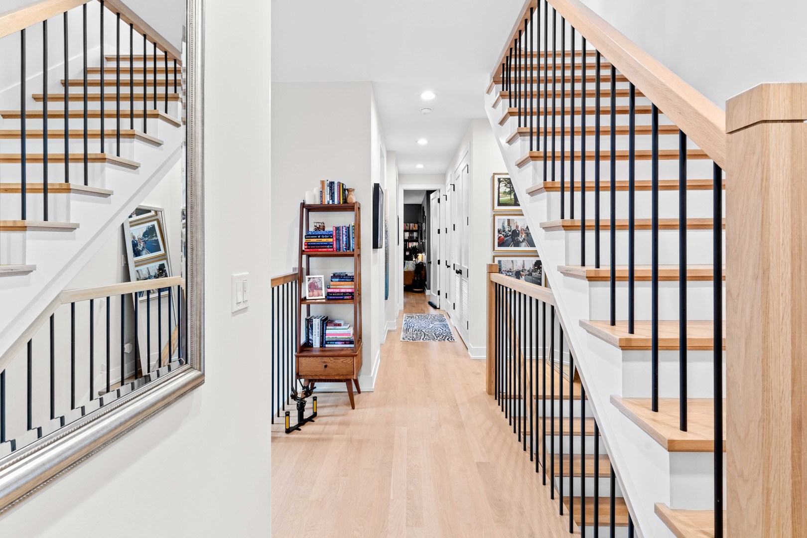 836 W Barry Avenue Unit: 3