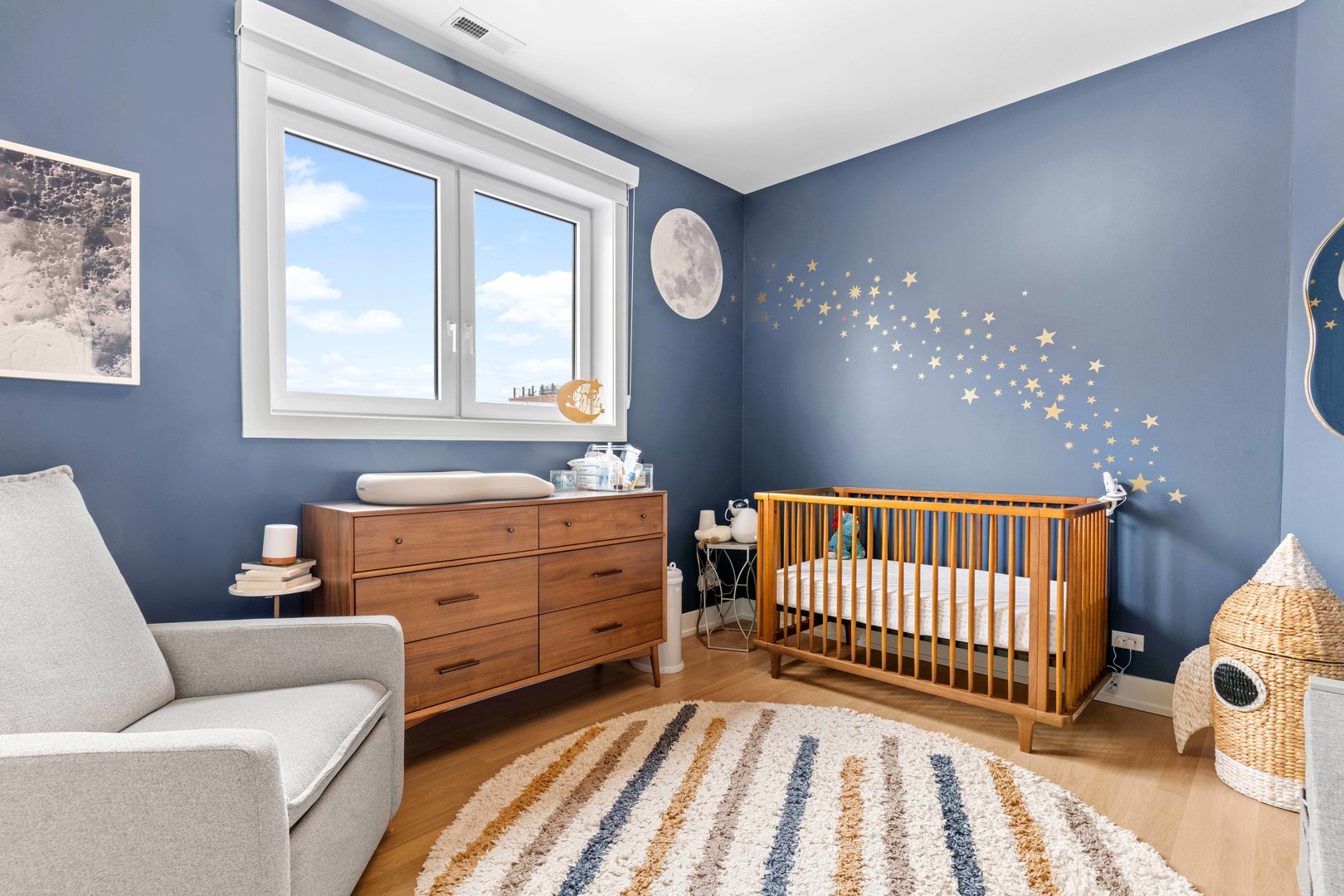 836 W Barry Avenue Unit: 3