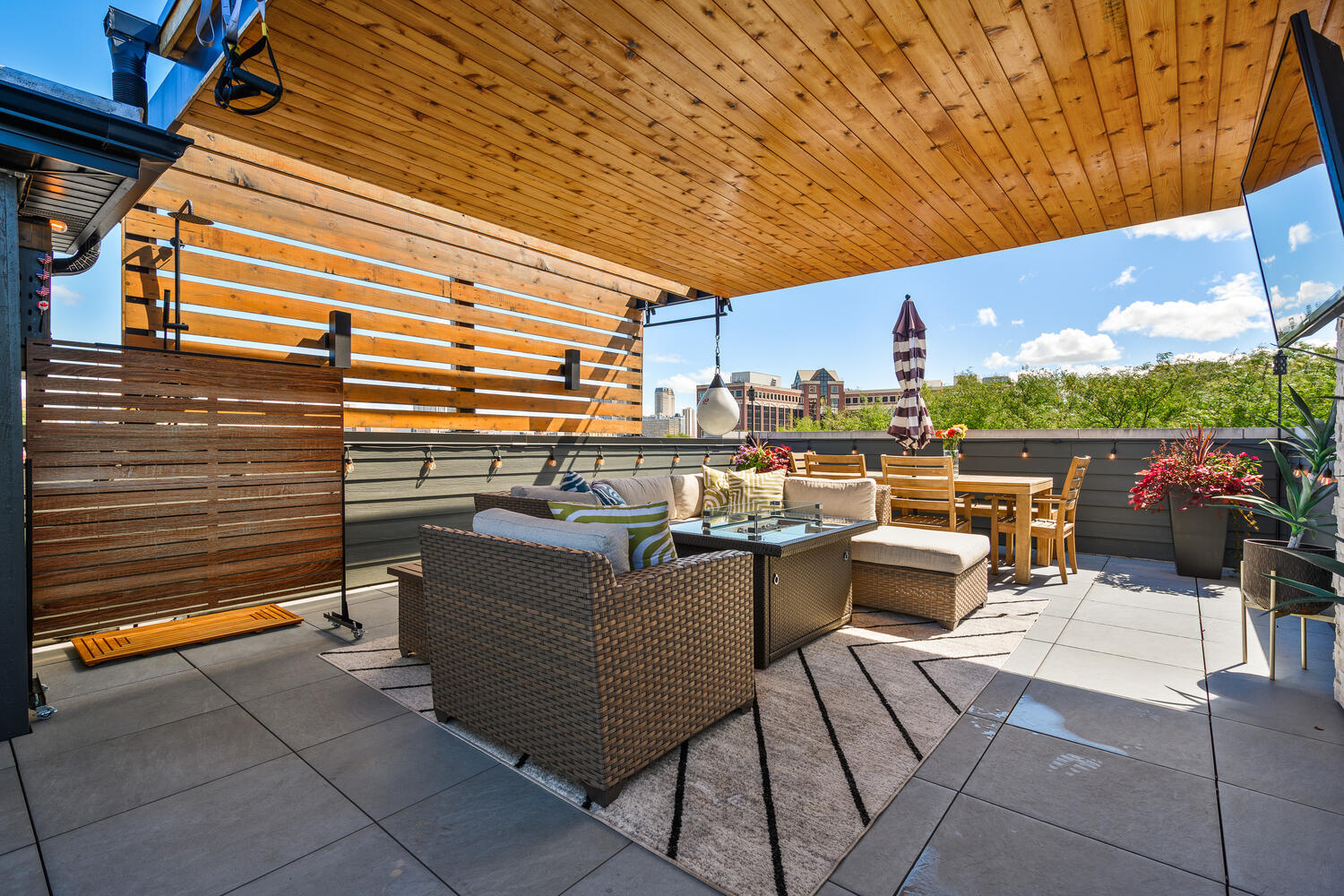 836 W Barry Avenue Unit: 3