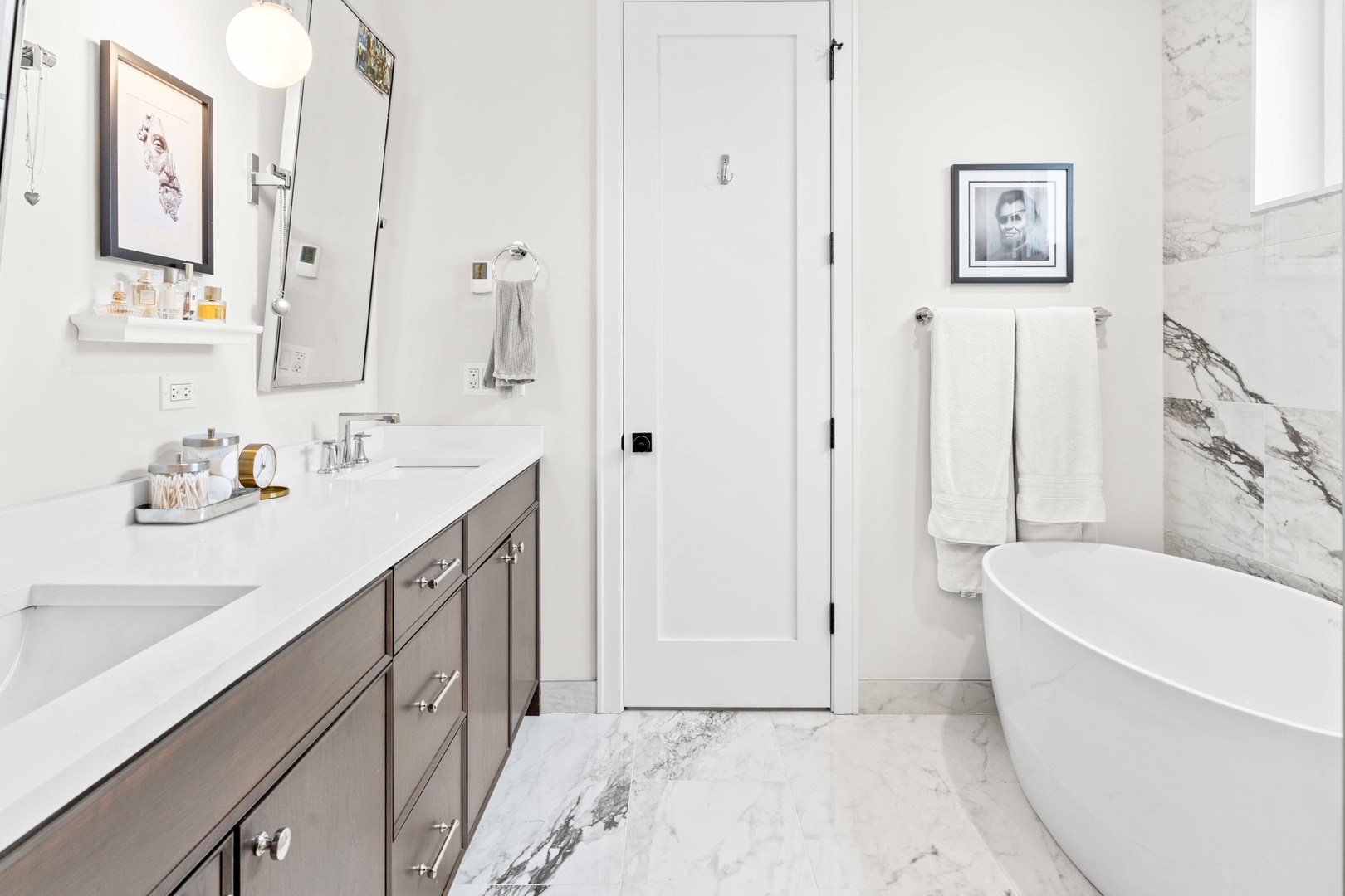 836 W Barry Avenue Unit: 3
